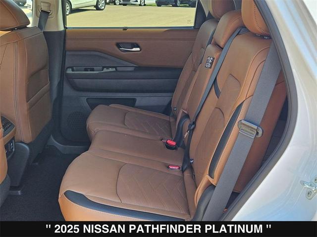 Photo of 2025 Everest White Pearl Tricoat Nissan Pathfinder