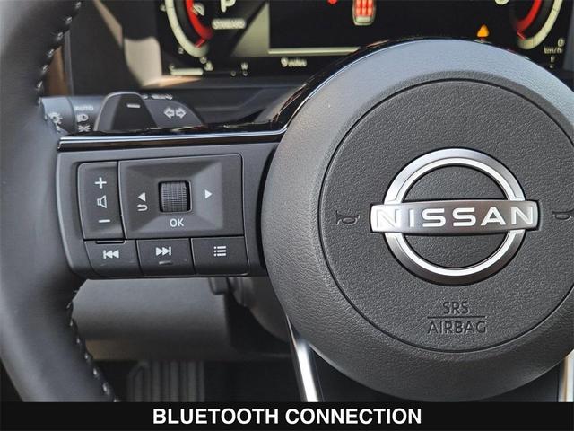 Photo of 2025 Everest White Pearl Tricoat Nissan Pathfinder