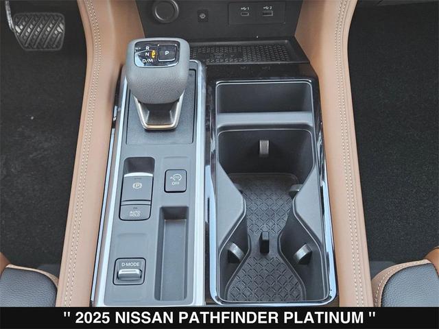 Photo of 2025 Everest White Pearl Tricoat Nissan Pathfinder