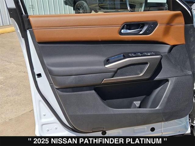 Photo of 2025 Everest White Pearl Tricoat Nissan Pathfinder