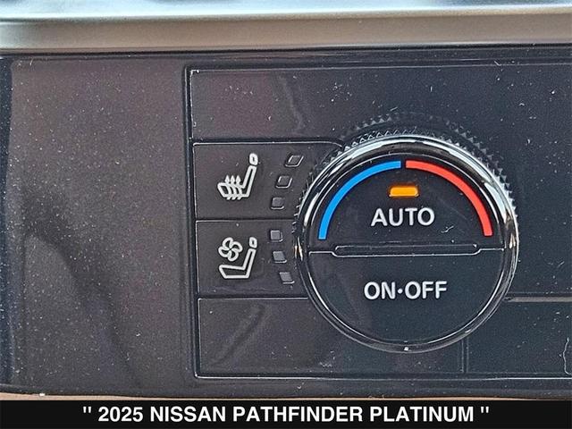 Photo of 2025 Everest White Pearl Tricoat Nissan Pathfinder