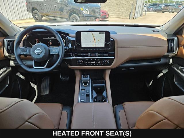 Photo of 2025 Everest White Pearl Tricoat Nissan Pathfinder