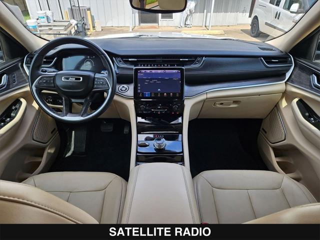 Photo of 2022 Bright White Clearcoat Jeep Grand Cherokee L