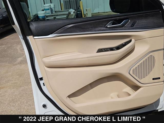 Photo of 2022 Bright White Clearcoat Jeep Grand Cherokee L