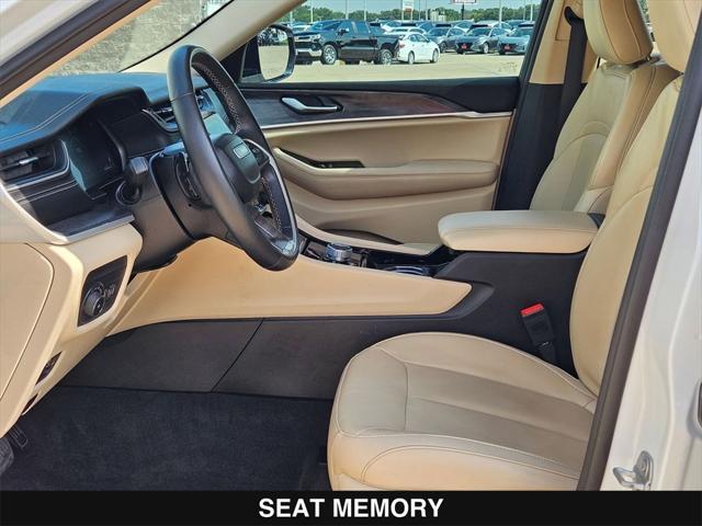 Photo of 2022 Bright White Clearcoat Jeep Grand Cherokee L