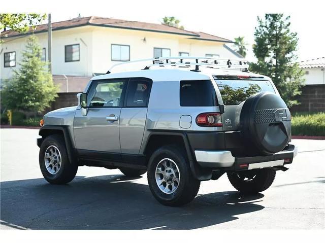 Photo of 2012 Silver Toyota FJ Cruiser