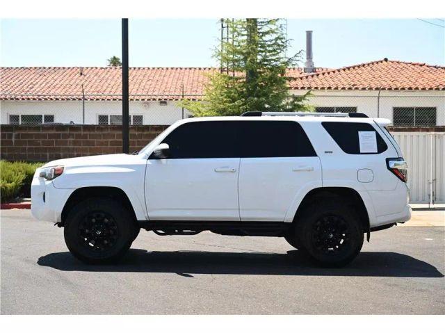 Photo of 2019 White Toyota 4Runner