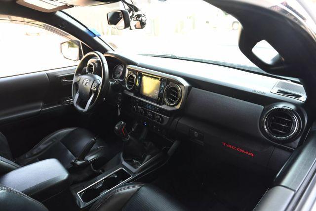 Photo of 2017 White Toyota Tacoma