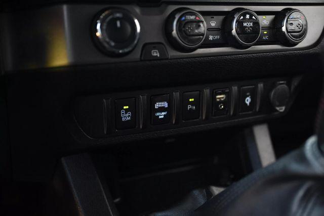 Photo of 2017 White Toyota Tacoma