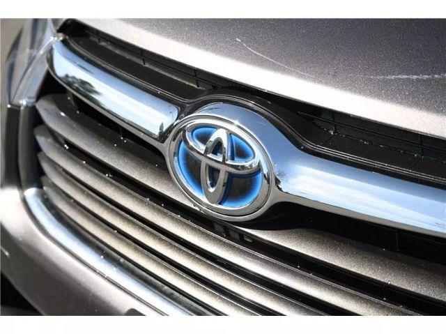 Photo of 2016 Gray Toyota Highlander Hybrid