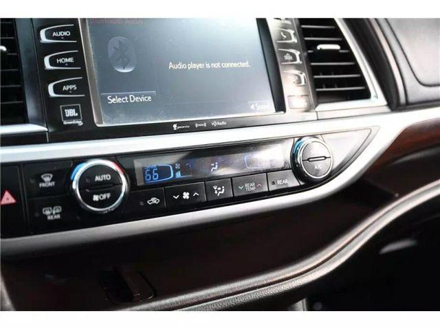 Photo of 2016 Gray Toyota Highlander Hybrid