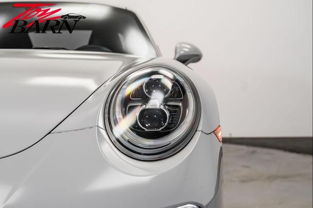 Photo of 2018 Jet Black Metallic Porsche 911