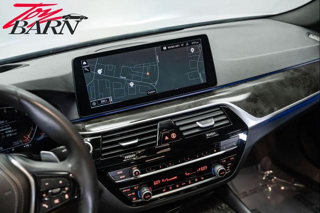 Photo of 2023 Alpine White BMW 540