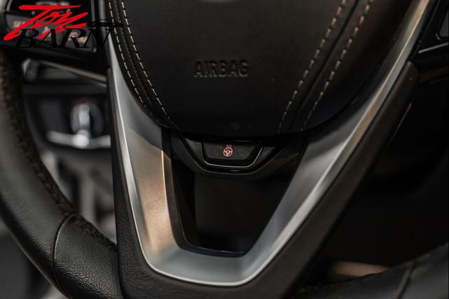Photo of 2023 Alpine White BMW 540