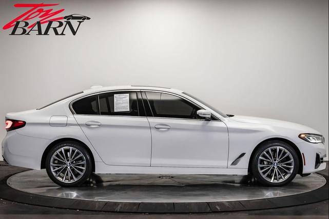 Photo of 2023 Alpine White BMW 540