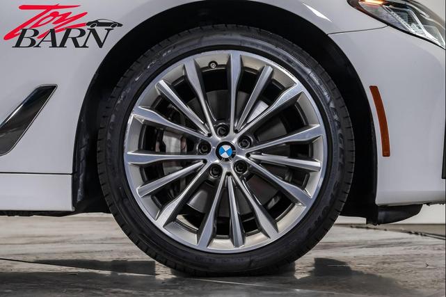 Photo of 2023 Alpine White BMW 540