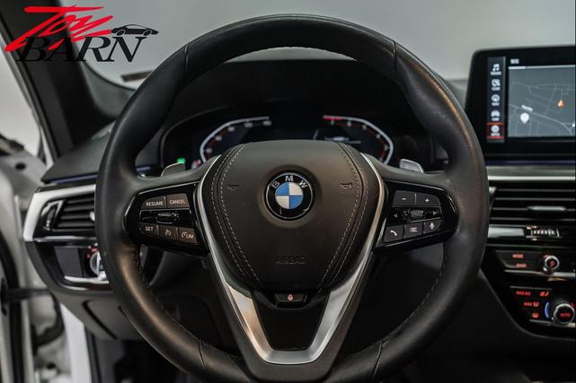Photo of 2023 Alpine White BMW 540