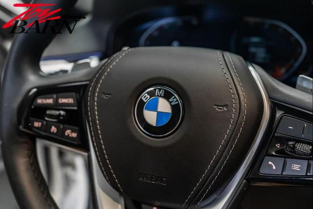 Photo of 2023 Alpine White BMW 540