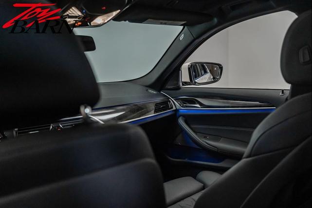 Photo of 2023 Alpine White BMW 540