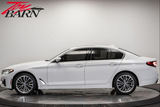 Photo of 2023 Alpine White BMW 540