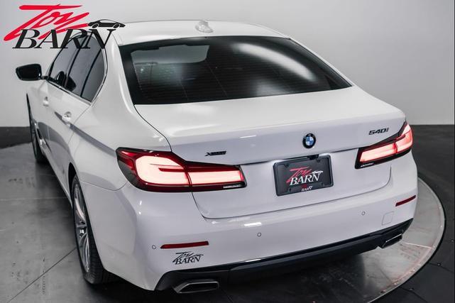 Photo of 2023 Alpine White BMW 540