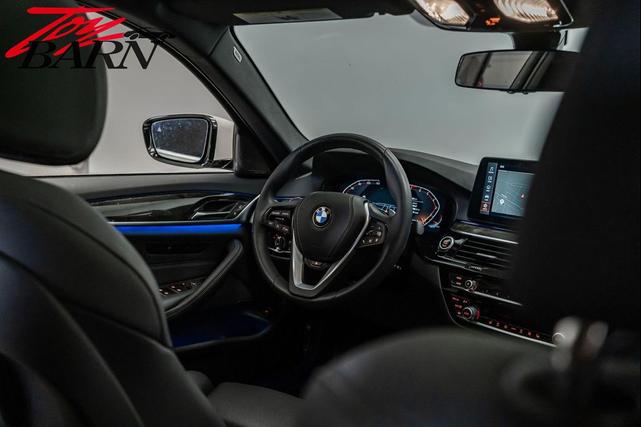 Photo of 2023 Alpine White BMW 540