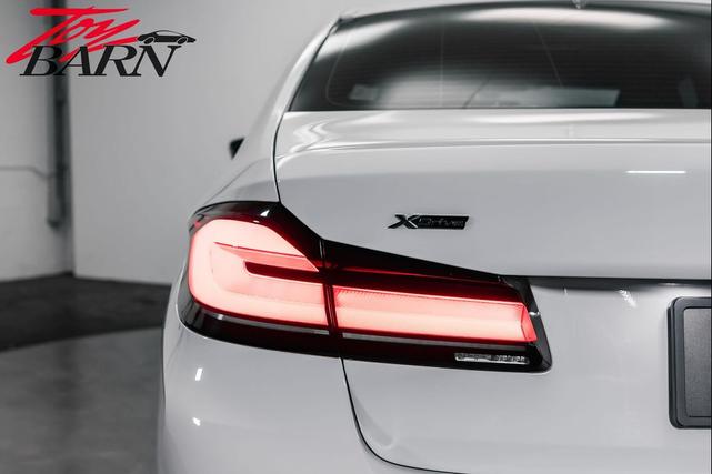 Photo of 2023 Alpine White BMW 540