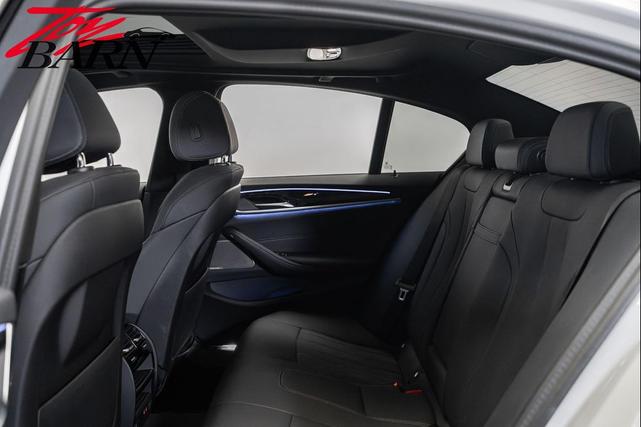 Photo of 2023 Alpine White BMW 540