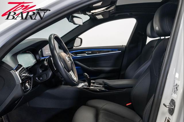 Photo of 2023 Alpine White BMW 540
