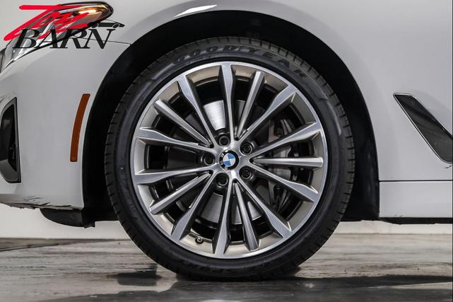 Photo of 2023 Alpine White BMW 540