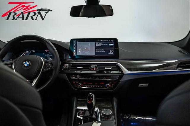 Photo of 2023 Alpine White BMW 540