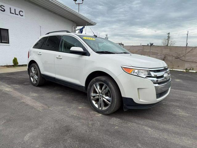 Photo of 2013 White Ford Edge