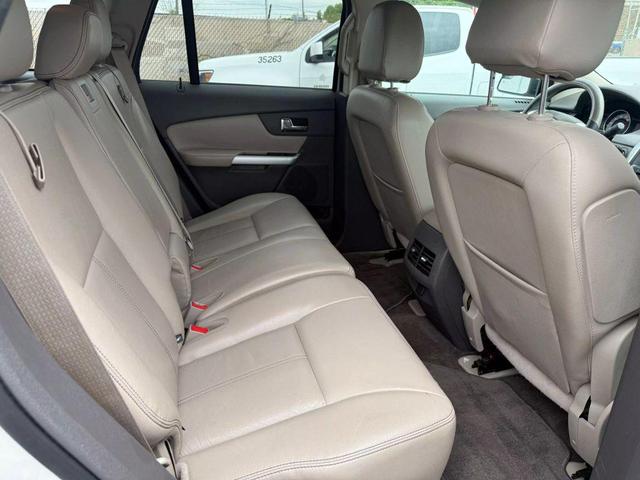 Photo of 2013 White Ford Edge