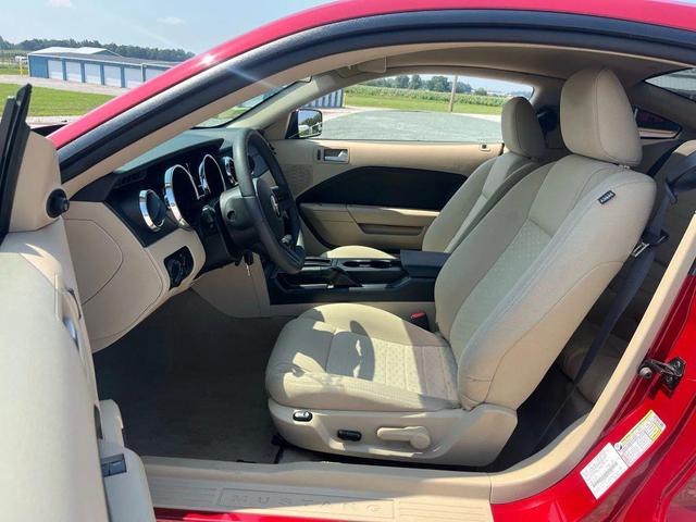 Photo of 2008 Red Ford Mustang