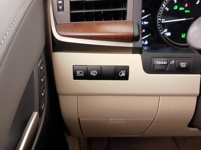 Photo of 2021 Gray Lexus LX 570