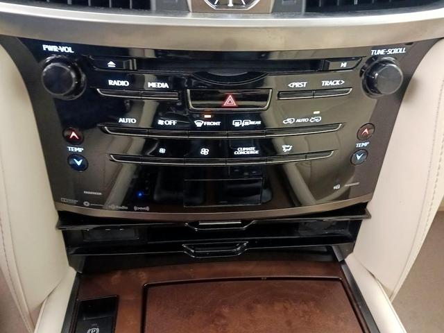 Photo of 2021 Gray Lexus LX 570