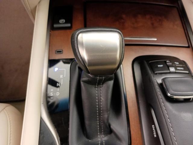 Photo of 2021 Gray Lexus LX 570