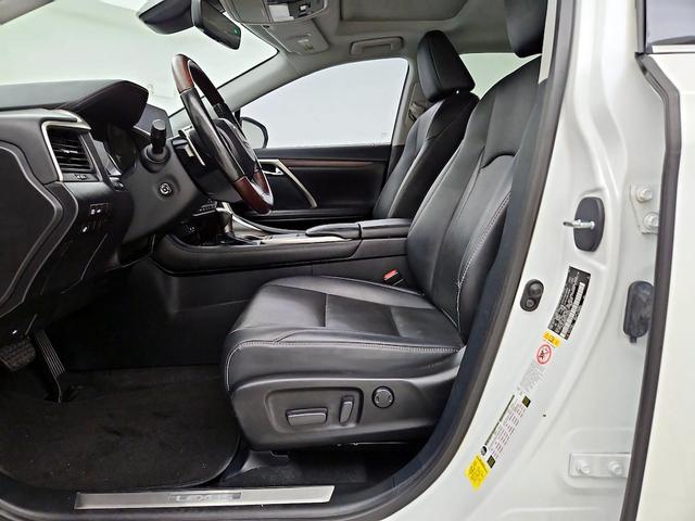 Photo of 2020 White Lexus RX 350