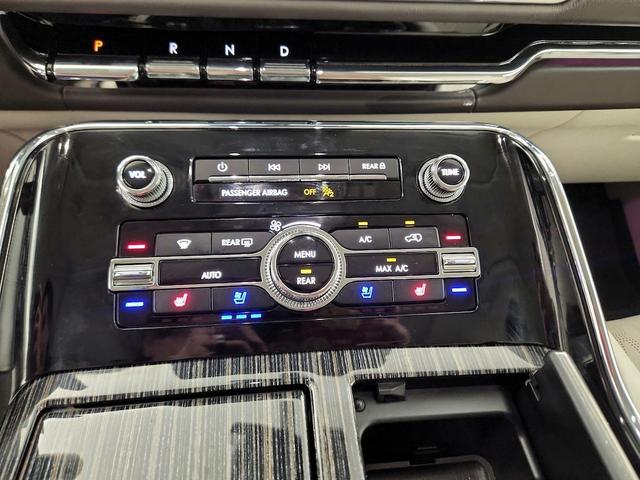 Photo of 2024 Gray Lincoln Navigator