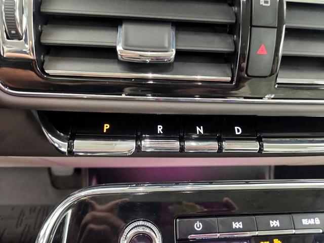 Photo of 2024 Gray Lincoln Navigator