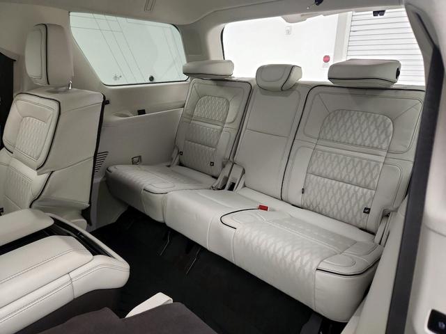 Photo of 2024 Gray Lincoln Navigator