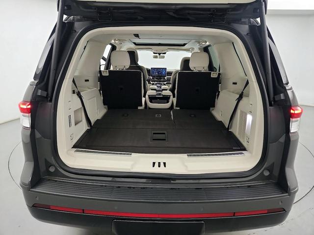 Photo of 2024 Gray Lincoln Navigator
