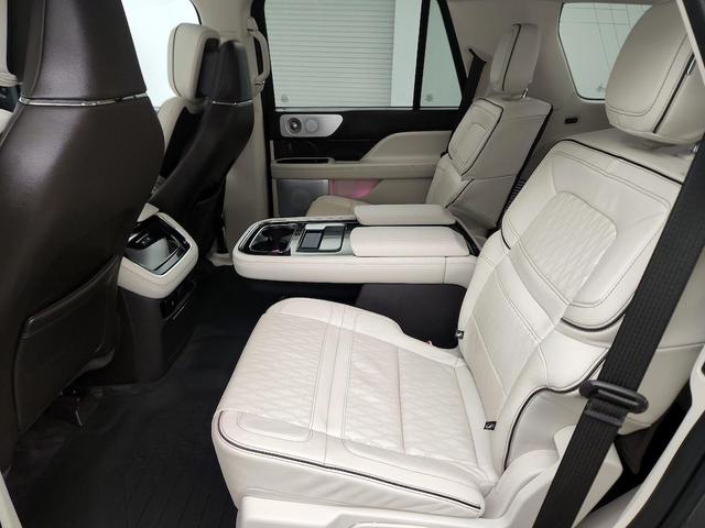 Photo of 2024 Gray Lincoln Navigator