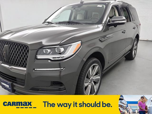 Photo of 2024 Gray Lincoln Navigator