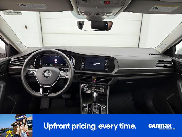 Photo of 2021 White Volkswagen Jetta