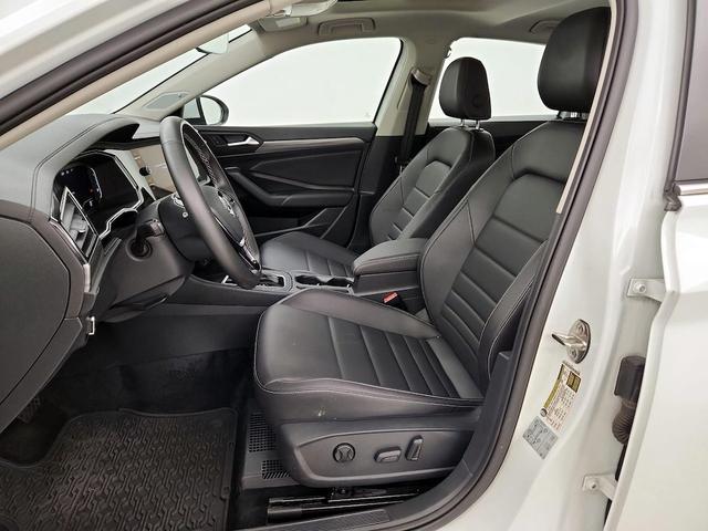 Photo of 2021 White Volkswagen Jetta