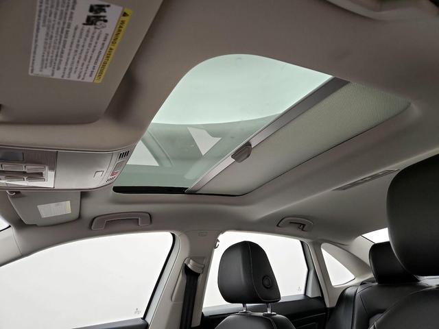 Photo of 2021 White Volkswagen Jetta
