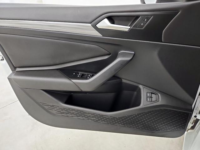 Photo of 2021 White Volkswagen Jetta