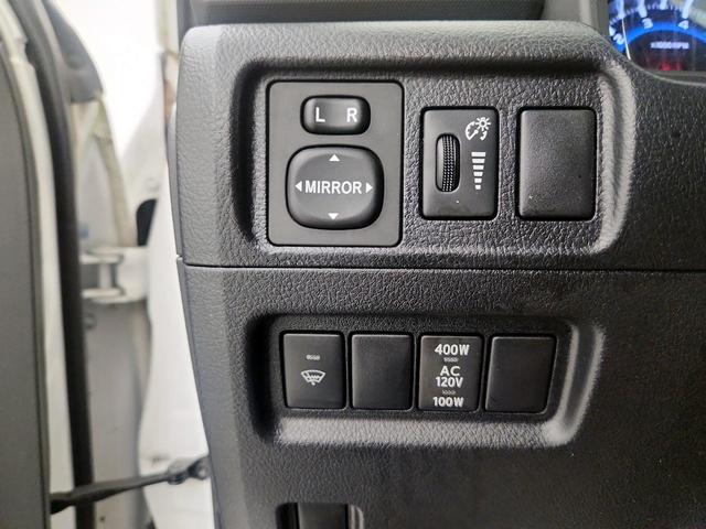Photo of 2019 White Toyota 4Runner