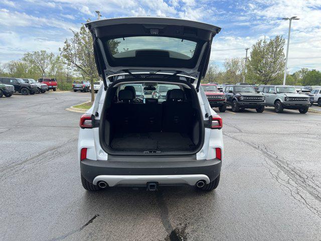 Photo of 2025 Space Silver Metallic Ford Escape